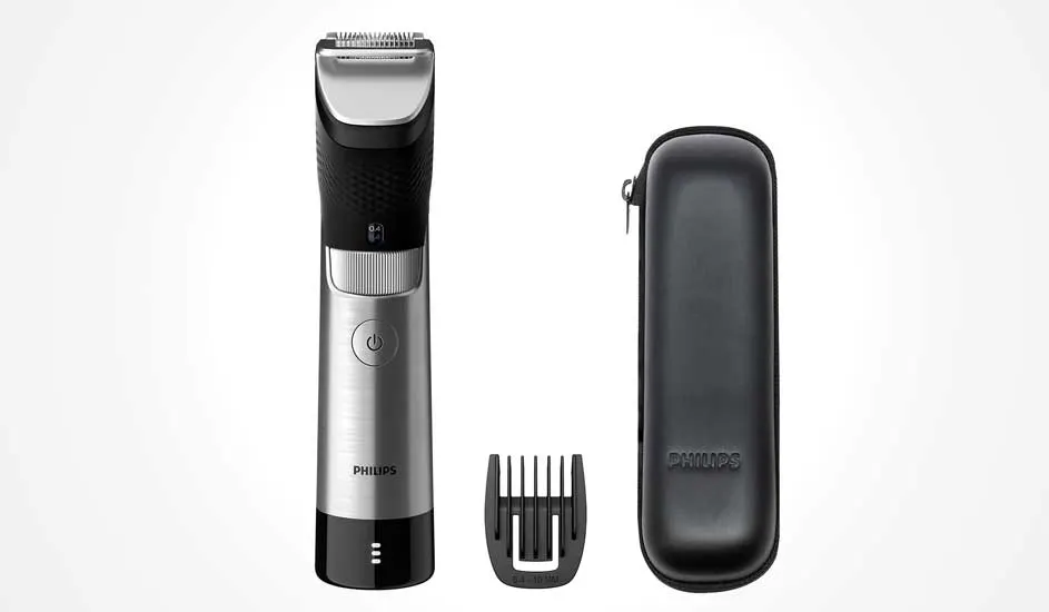 Een Philips baardtrimmer met metalen behuizing, zwarte opzetkam en compacte zwarte opbergetui, alles op een witte achtergrond.