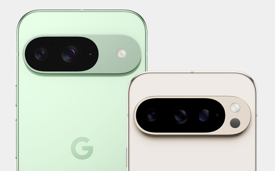Twee Google Pixel smartphones met prominente camerasystemen. Een in mintgroen en een in beige kleur, beide met opvallende camera-eilanden.
