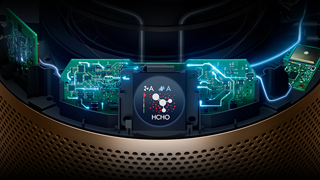Gouden apparaat met printplaten en een scherm met een HCHO-molecuul en A+A symbolen.