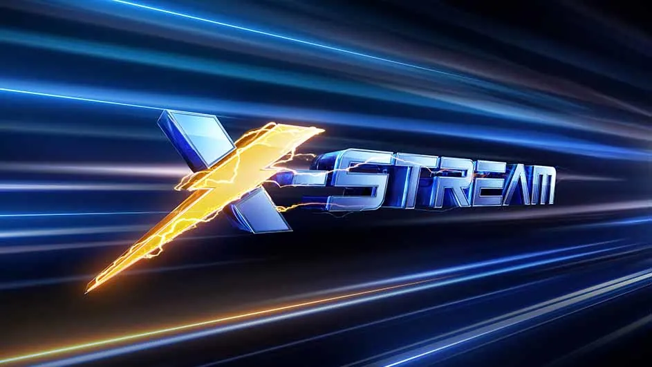 Blauwe 'X-STREAM'-tekst met gele bliksemschicht op blauwe achtergrond met horizontale lijnen.