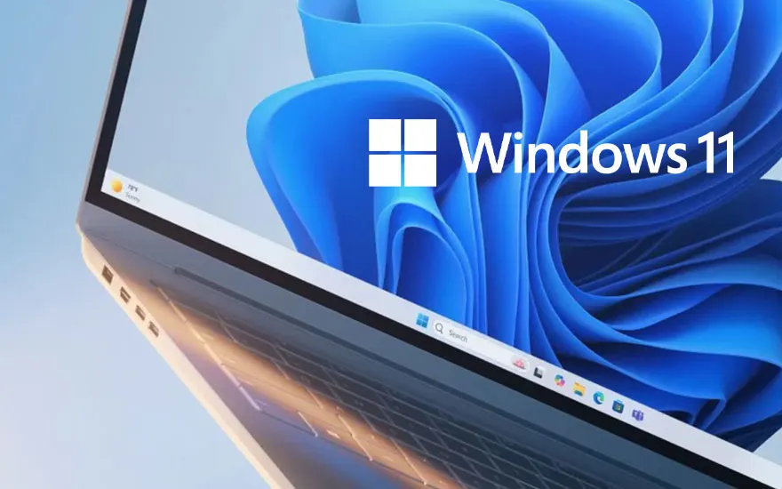 Laptop toont Windows 11 logo met blauwe golvende achtergrond, moderne design, zilveren behuizing, technologie presentatie.