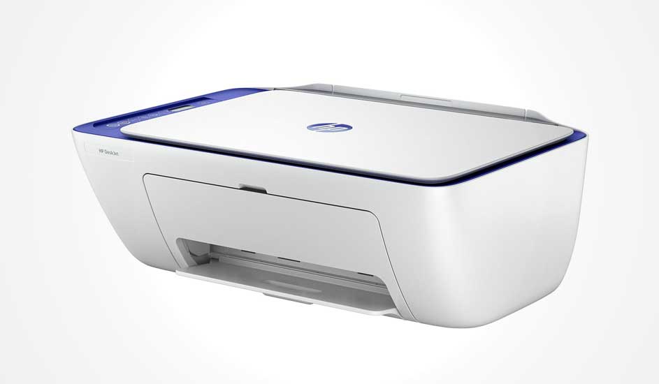 Een witte en blauwe HP DeskJet printer staat op een witte achtergrond. Het apparaat heeft een compact en modern ontwerp. Merknaam: HP.