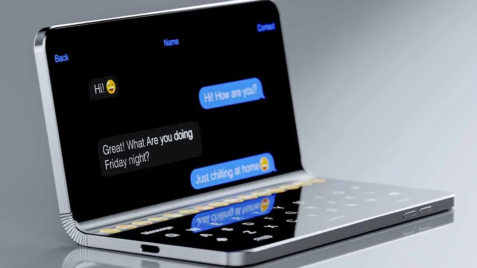 Een zilveren telefoon toont een chatgesprek met blauwe tekstballonnen op een zwart scherm en een toetsenbord.