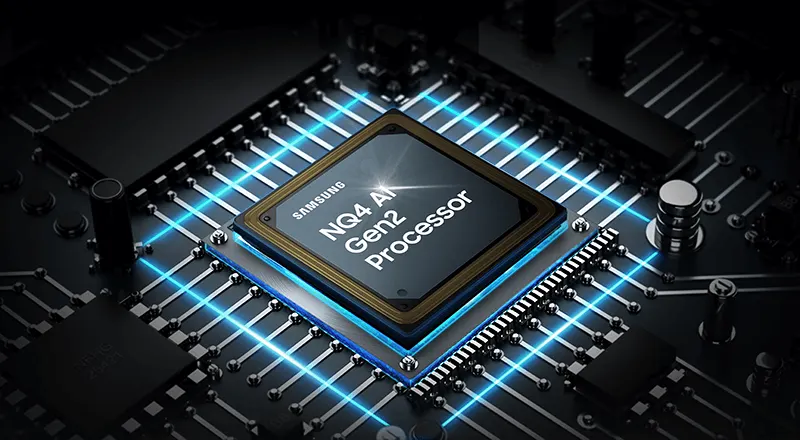 Een close-up van een Samsung NQ4 AI Gen2 Processor op een zwart moederbord met blauwe lichtlijnen.