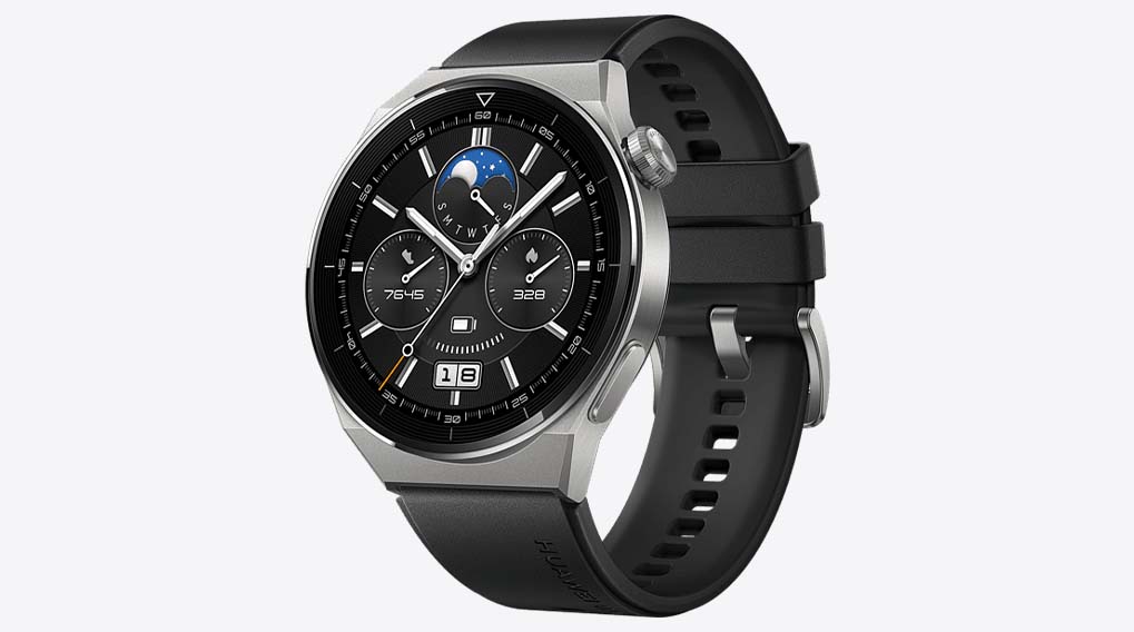 Een zilverkleurig horloge met een zwarte band en wijzerplaat staat tegen een witte achtergrond. Het horloge toont de datum en tijd.