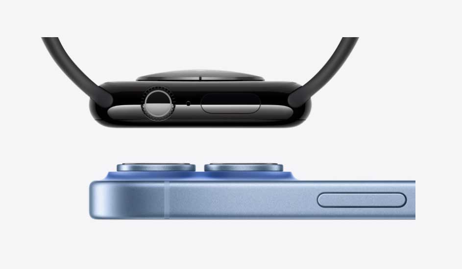 Zijaanzicht van een Apple Watch met sportband boven een blauwe iPhone, die de dunne profielen en uitstekende cameramodules benadrukt.