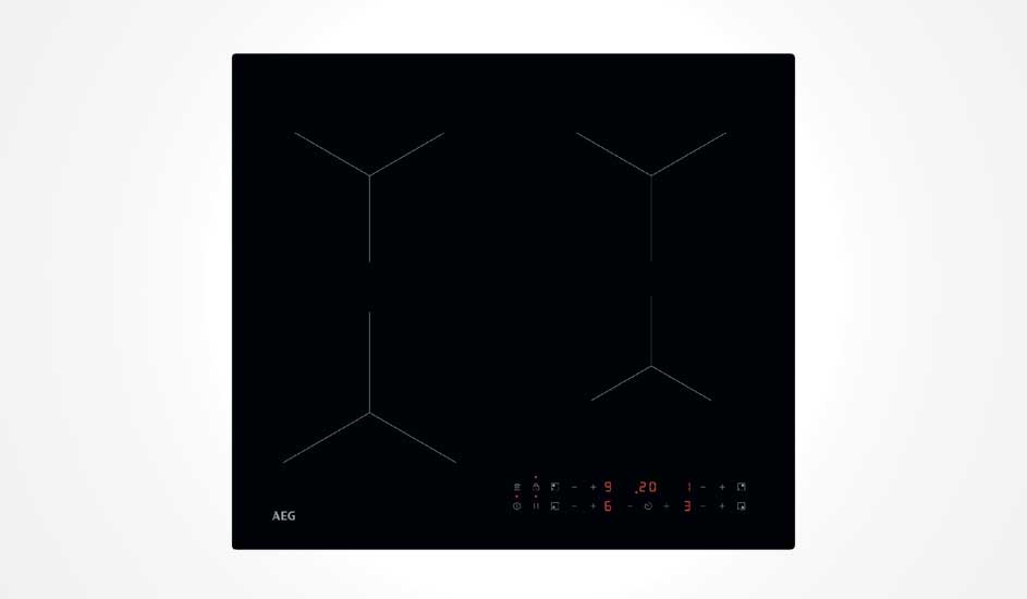 Een strakke zwarte AEG-inductiekookplaat met vier kookzones, Y-vormige markeringen en rode touchbediening, los tegen witte achtergrond.