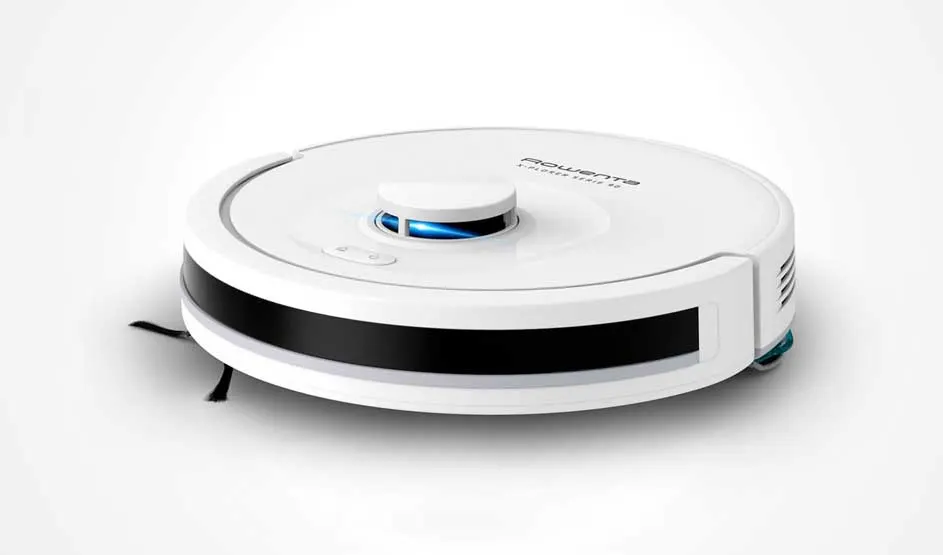 Een witte ronde robotstofzuiger met zwarte bumper en opstaande lasersensor is van dichtbij gefotografeerd op een witte achtergrond.