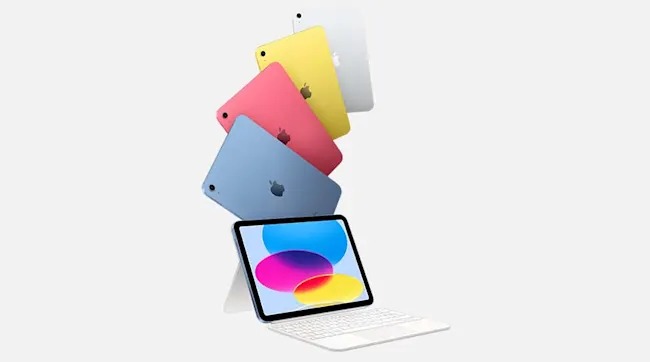Een stapel iPads in wit, geel, roze en blauw, met een iPad op een toetsenbord, scherm met blauwe, roze en gele vlekken.