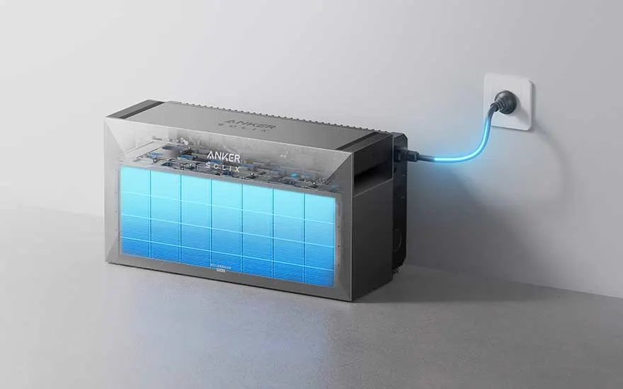 Anker Solix thuisbatterij met blauwe verlichting, aangesloten op een stopcontact via een blauwe kabel.