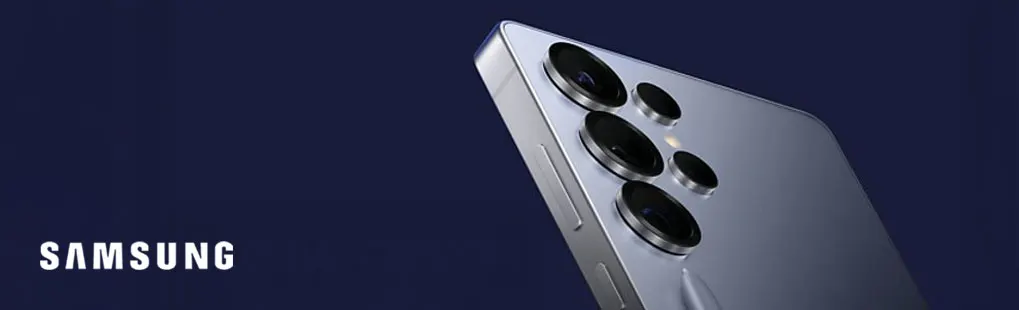 Op de afbeelding zie je een stijlvolle Samsung smartphone met vier camera’s op de achterkant en een geïntegreerde stylus.