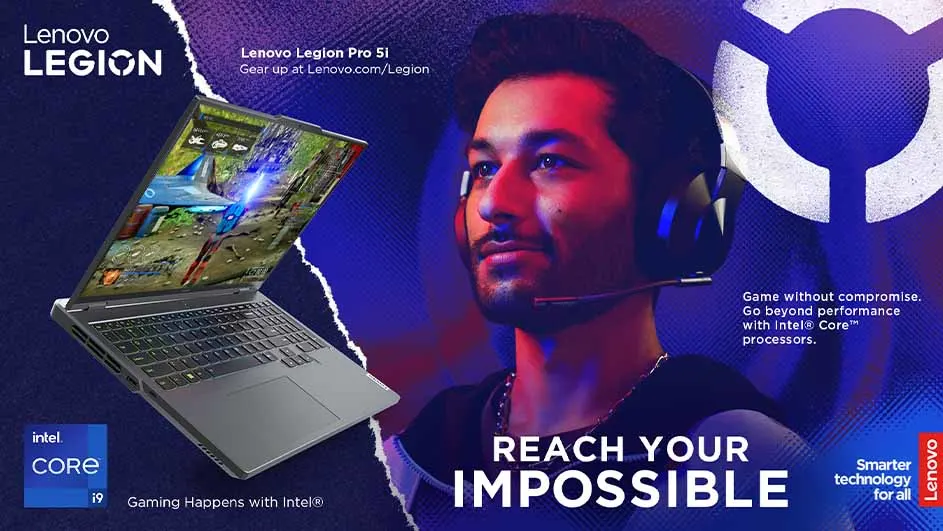 Laptop met game op het scherm, man met headset en blauwe achtergrond met Lenovo en Intel logo's.