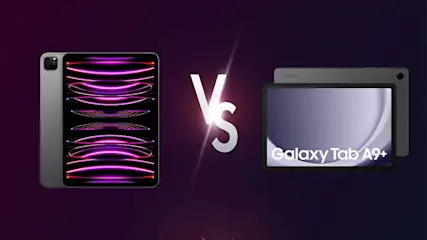 Twee tablets, iPad en Galaxy Tab A9+, flankeren een wit 'VS'-symbool tegen een paarse achtergrond.