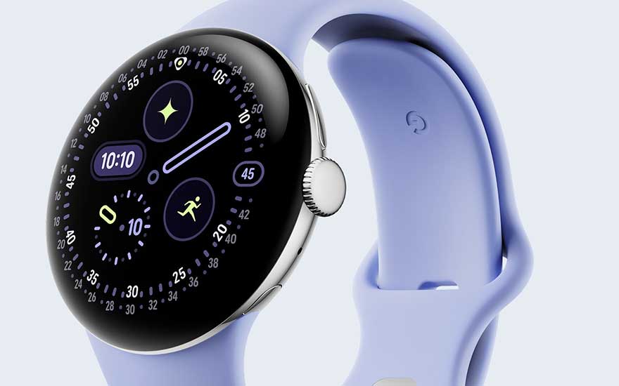 Een moderne smartwatch met rond scherm en een lichtpaarse siliconen band, toont tijd en fitnessfuncties.