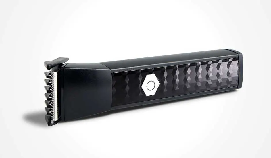 Een zwarte baardtrimmer van Hatteker met een diamantpatroon en een witte aan/uit-knop, voorzien van een verstelbare opzetkam, op een witte achtergrond.