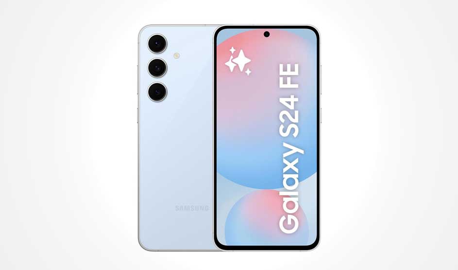 Een witte Samsung Galaxy S24 FE met drie camera’s achterop en een groot scherm waarop duidelijk “Galaxy S24 FE” staat.