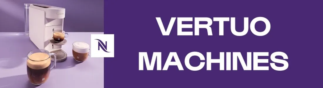 Witte Nespresso Vertuo koffiemachine met twee glazen koffie op een paarse achtergrond met tekst "VERTUO MACHINES"