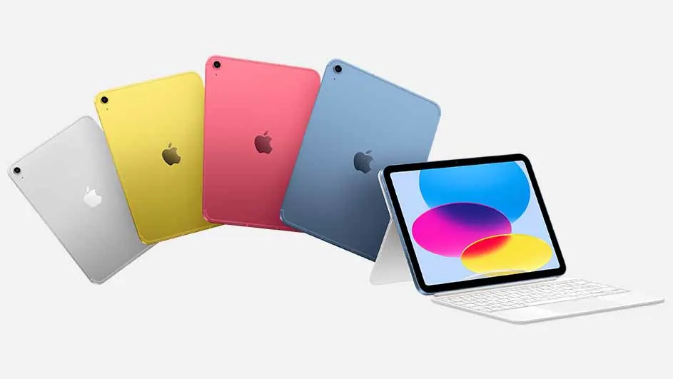 Vijf iPads in zilver, geel, roze en blauw staan op een rij. Één iPad heeft een toetsenbord en een scherm met blauwe, roze en gele vormen.
