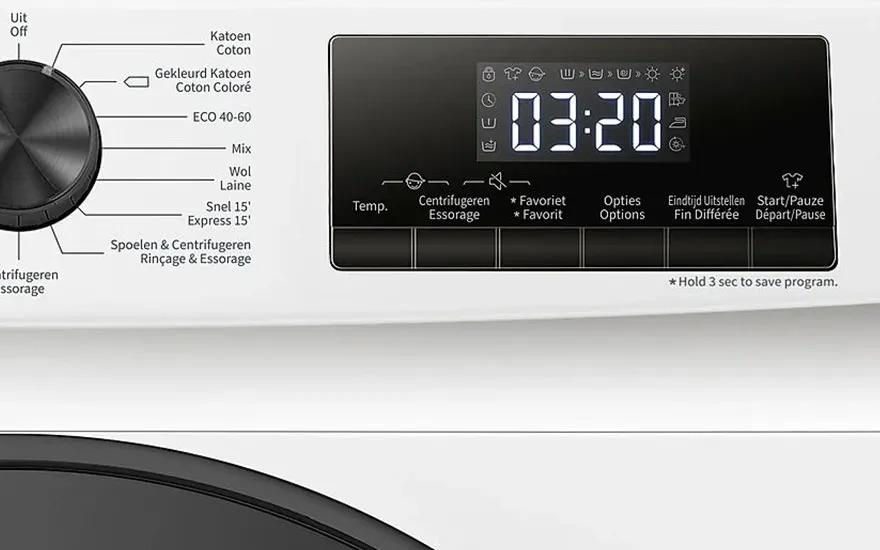 Een wasmachinebedieningspaneel met digitaal display dat 03:20 toont. Links een programmakeuzeknop met opties als Katoen, ECO, Wol en Snel 15'.