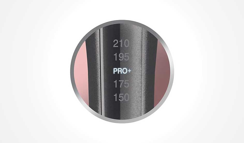 Een ronde close-up toont een temperatuurindicator van een stylingtool met 150–210 en ‘PRO+’ verlicht in het midden.