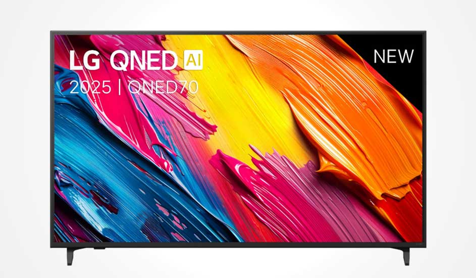 Een LG QNED AI televisie uit 2025, model QNED70, toont een kleurrijk abstract schilderij met een “NEW” label rechtsboven in het scherm.