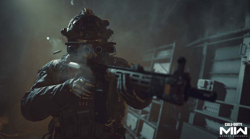 Een persoon met een nachtkijker richt een geweer in een donkere ruimte, met de Call of Duty-logo rechtsonder.