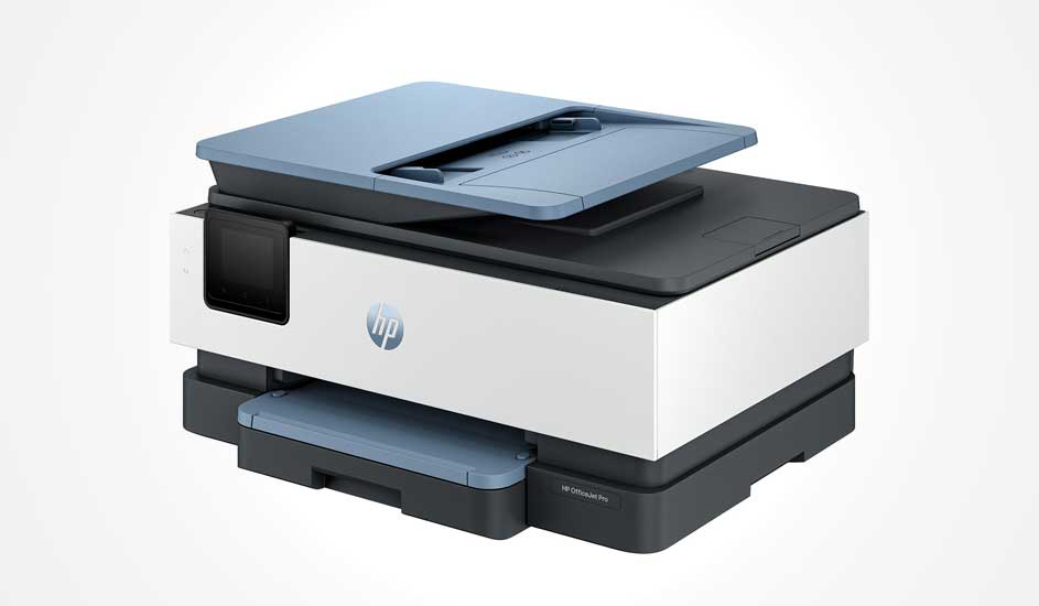 Een moderne HP OfficeJet Pro printer in wit en blauw met een scanner bovenop en een display aan de voorkant. Merknaam: HP.