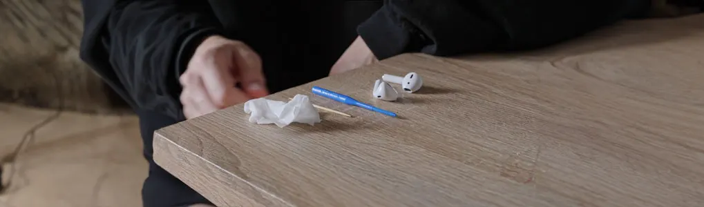 Waarom is het goed om af en toe je oordopjes schoon te maken?