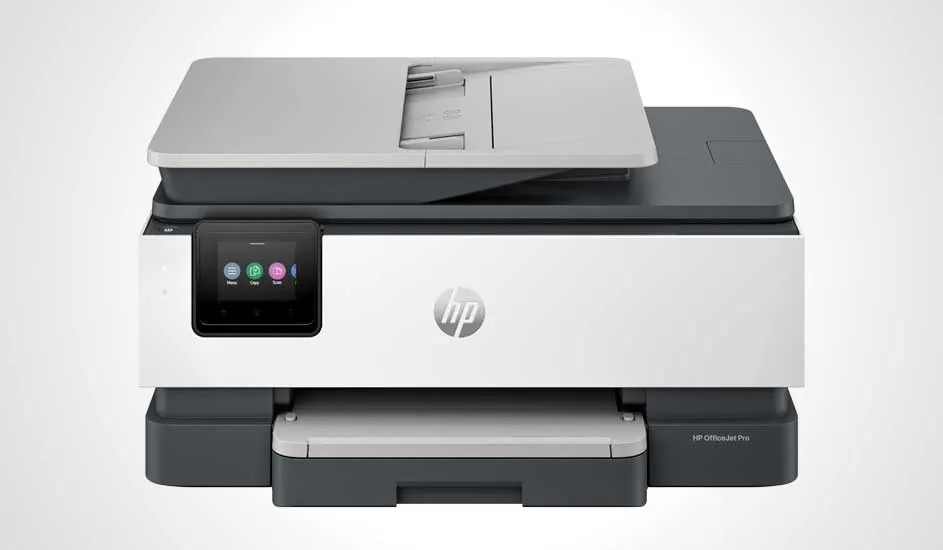 Moderne HP OfficeJet Pro met ADF en kleuren-touchscreen; wit-grijs ontwerp en lade voor papier zichtbaar. Merk: HP.