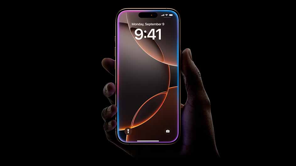 Een hand houdt een iPhone vast tegen een zwarte achtergrond, het scherm toont de tijd 9:41 en de datum maandag 9 september.