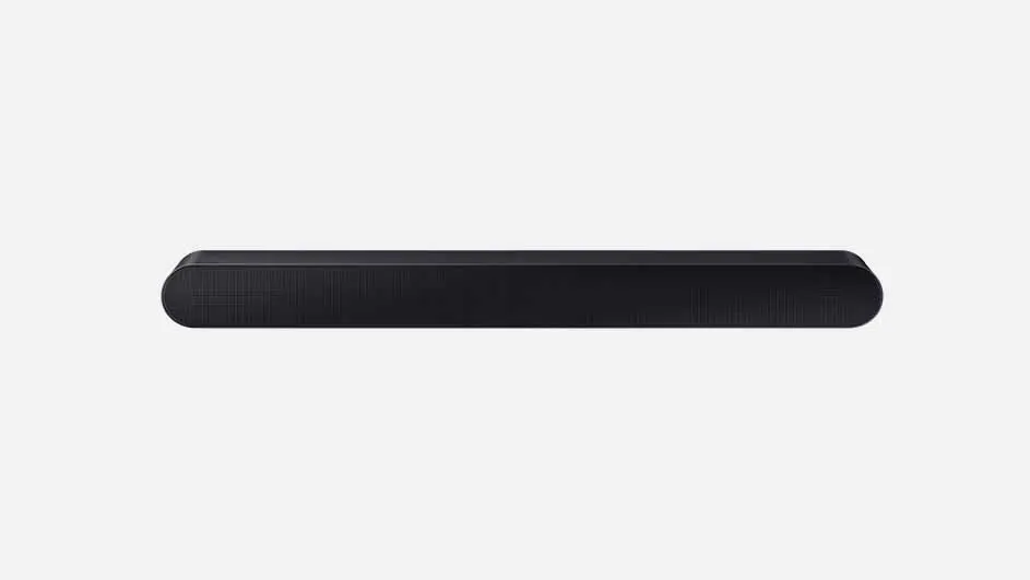 Compacte Samsung All-in-one S-series Soundbar HW-S60D in zwart – combineert een strak ontwerp met rijk 5.0-kanaalsgeluid en Dolby Audio voor een verbeterde kijk- en luisterervaring.