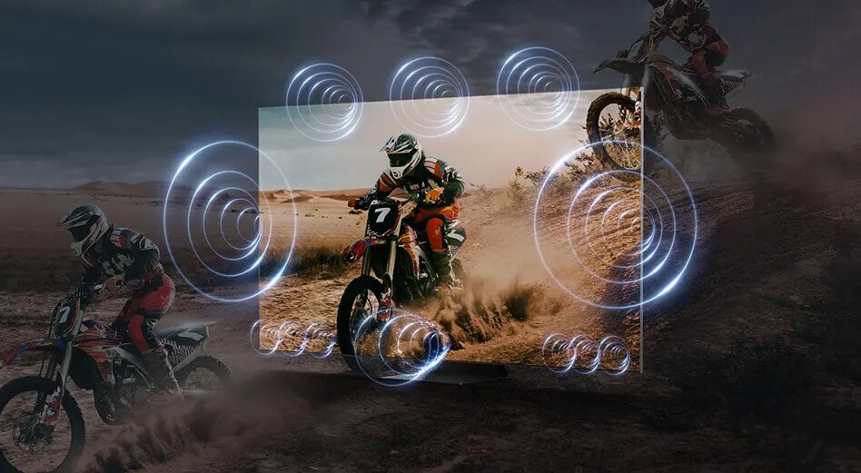 Een motorcrosser rijdt uit een tv-scherm, omringd door grafische geluidsgolven die de meeslepende audio benadrukken.