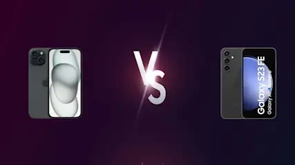 Twee telefoons, een iPhone en een Samsung, staan tegenover elkaar met een "VS"-symbool in het midden tegen een paarse achtergrond.