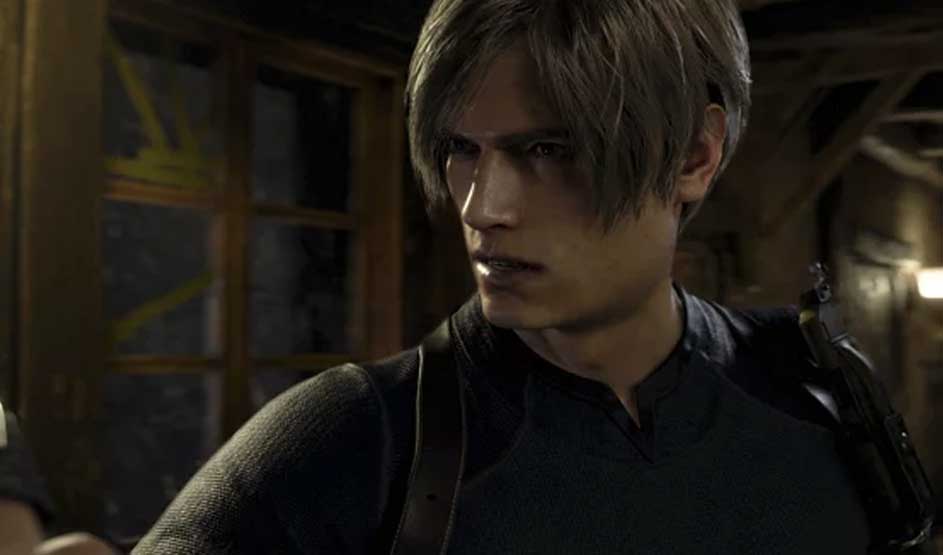 Dit is een videogame: blond personage in donkere outfit kijkt gespannen opzij in een dim interieur met houten balken en warm licht.