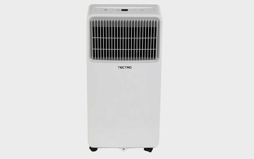Compacte witte Tectro mobiele airco op wieltjes, frontaal gefotografeerd tegen een effen lichte achtergrond.