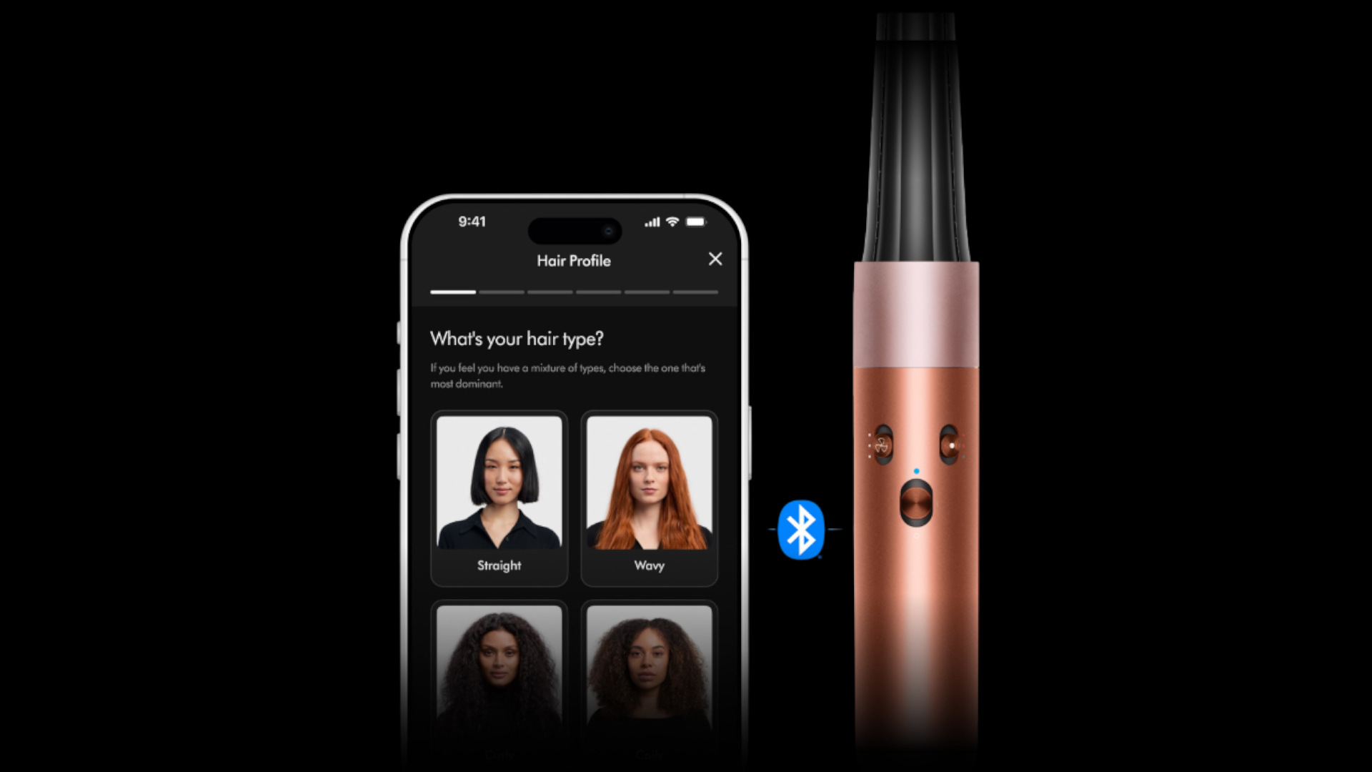 Smartphone met haarprofiel-app naast een roségouden haarstyler met Bluetooth-symbool op zwarte achtergrond.
