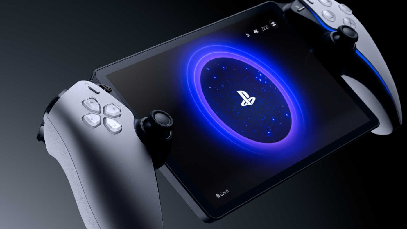 Een close-up van een PlayStation Portal met een blauwe gloed en een PlayStation-logo op het scherm. Twee controllers zijn bevestigd.