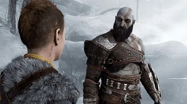 Twee personages uit de game God of War Ragnarök staan tegenover elkaar in een besneeuwd landschap, gehuld in warme, stoere kleding.