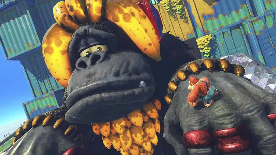 Grote gorilla met bananen op het hoofd en een kleinere aap op zijn hand, voor blauwe zeecontainers.