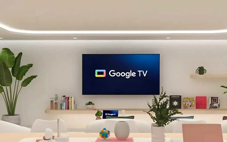 Strakke woonkamer met Google TV aan de muur en minimalistische inrichting.