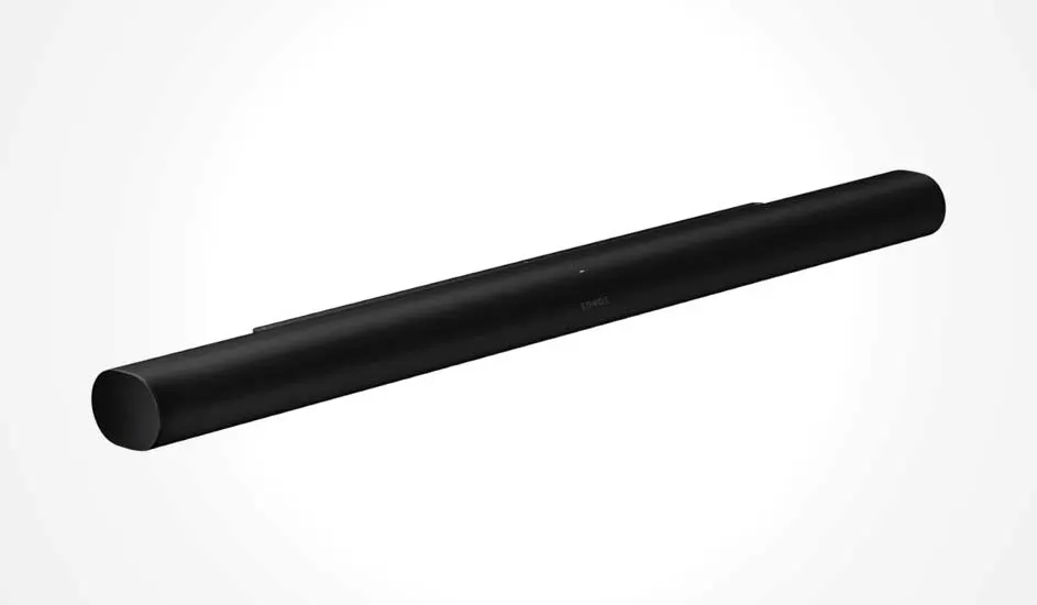 Dit is een zwarte soundbar van Sonos met een strak, modern design en afgeronde zijkanten, geschikt voor een thuisbioscoop.