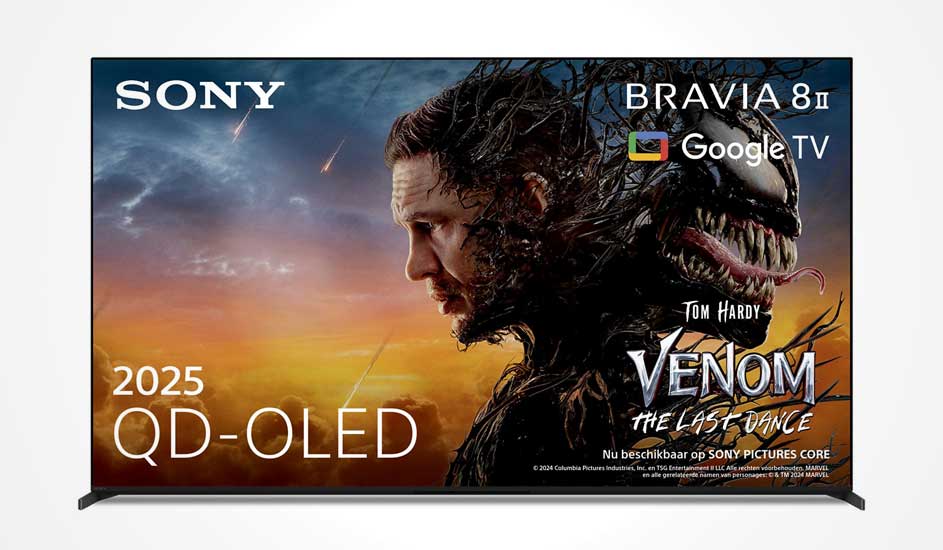 Een Sony BRAVIA 8 QD-OLED tv uit 2025 toont een Venom-filmbeeld, met Google TV-logo en promotie voor Sony Pictures Core.
