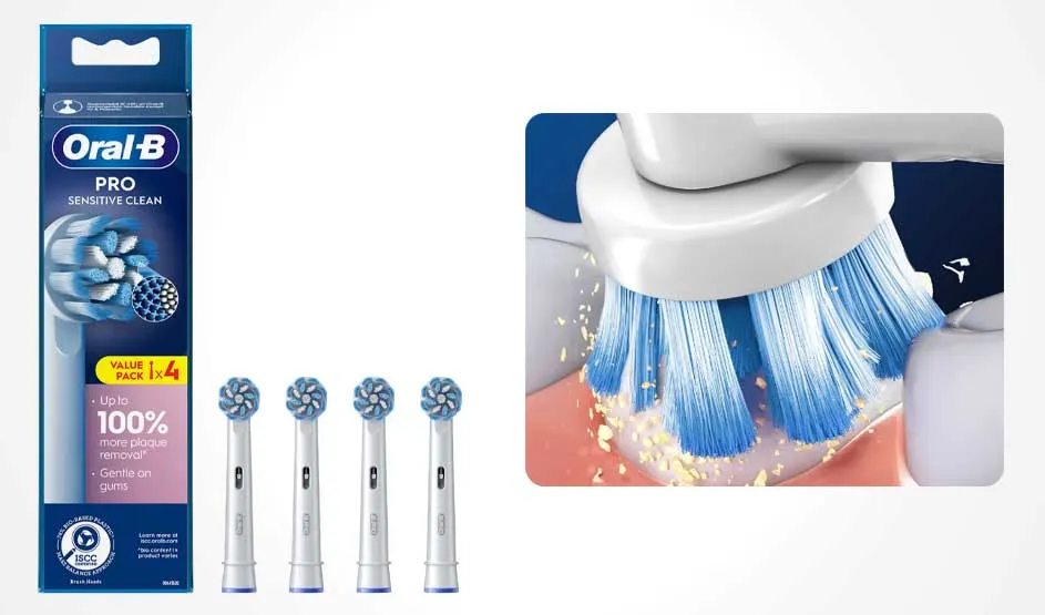 Oral-B Pro Sensitive Clean opzetborstels in verpakking van 4 stuks, met close-up van blauwe borstelharen in actie.