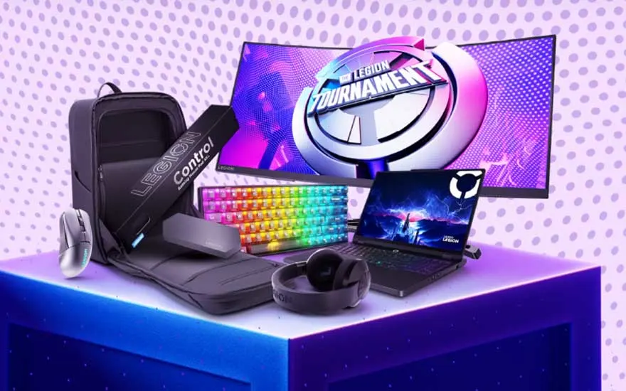 Legion gaming accessoires: rugzak, toetsenbord, muis, headset, laptop en scherm, mooi gepresenteerd op een paarse kubus.