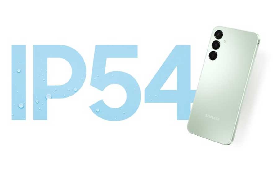 Lichtgroene smartphone met IP54 classificatie naast grote blauwe letters, toont waterdruppels op oppervlak.