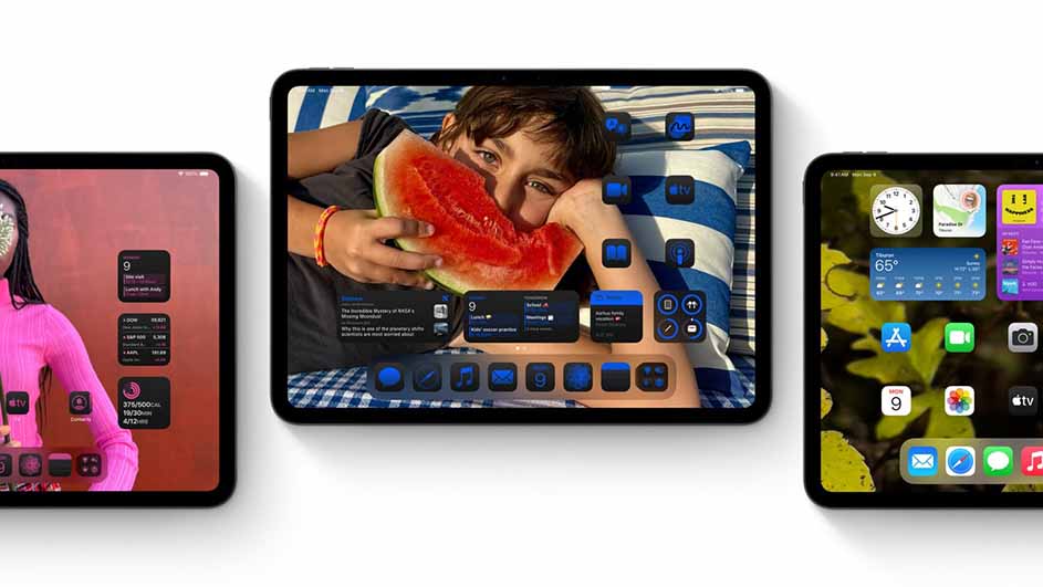 Drie iPads met verschillende schermen: een met een persoon en watermeloen, een met een roze achtergrond, en een met app-pictogrammen.