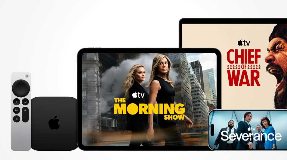 Apple TV+ op meerdere Apple-apparaten: Apple TV, iPad, iPhone en MacBook, met posters van The Morning Show, Severance en Chief of War.