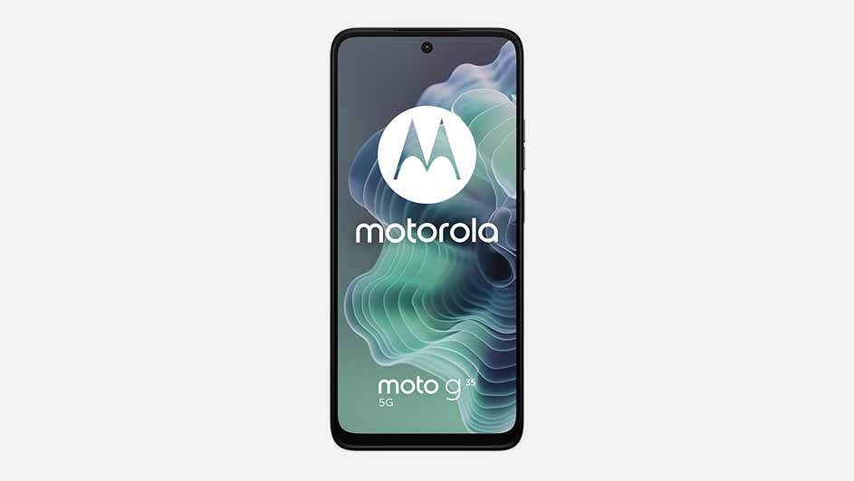Een Motorola Moto G 5G-telefoon staat rechtop tegen een witte achtergrond. Het scherm toont het bedrijfslogo en de naam.