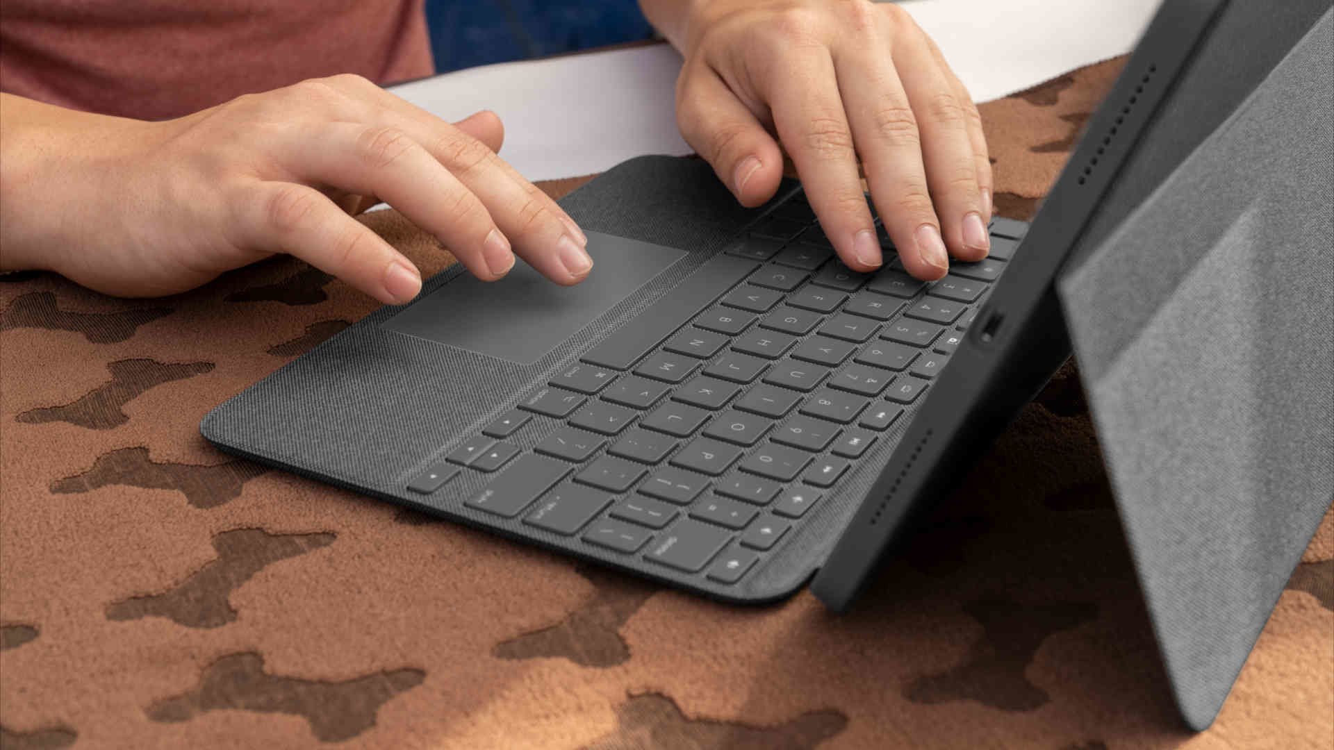 LOGITECH Combo Touch voor iPad