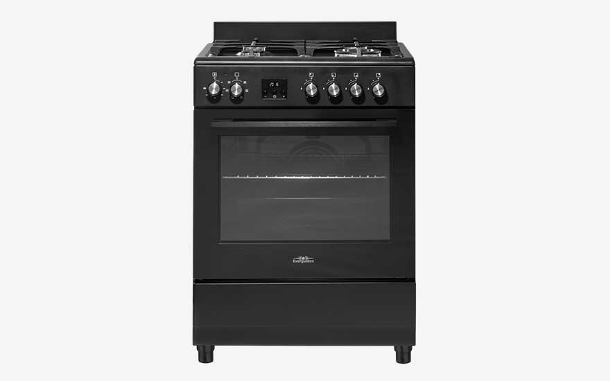 Zwarte gasfornuis met vier branders, glazen ovendeur en duidelijke bedieningsknoppen, passend in een moderne keukenstijl.